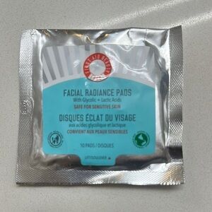 First Aid Beauty - Facial Radiance Pads